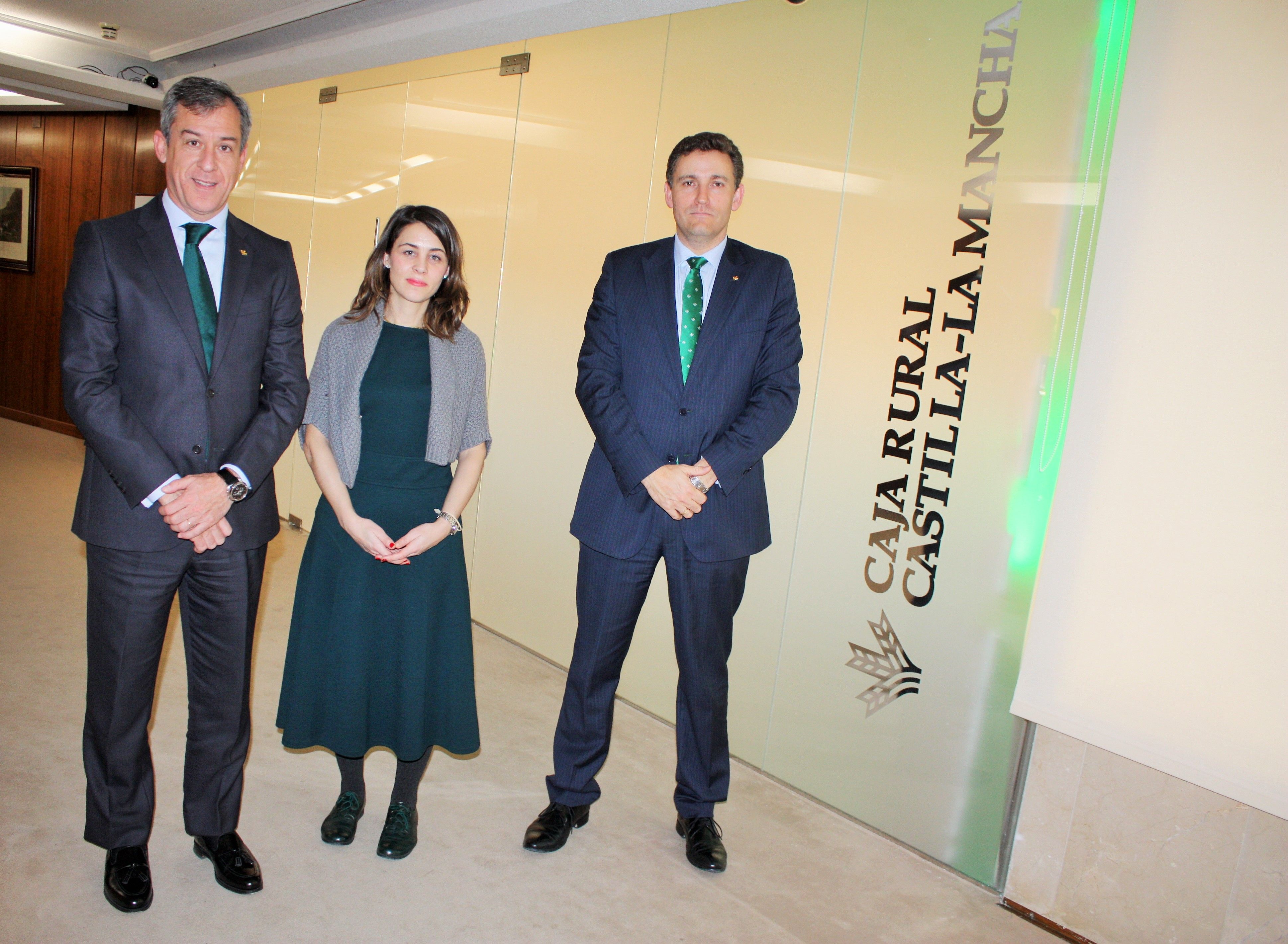 La secretaria general de la UNACC visita Caja Rural Castilla-La Mancha