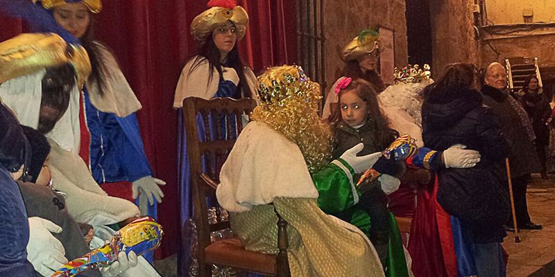 La Cabalgata de los Reyes Magos llena de ilusión el corazón de Pastrana