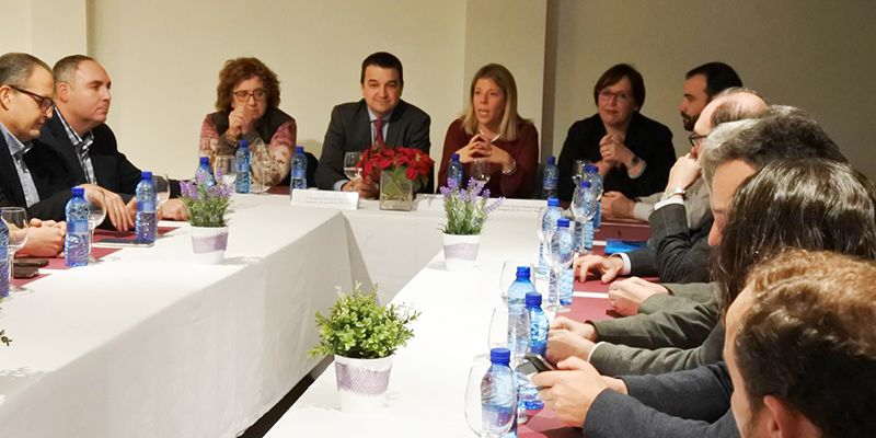 La Junta insta a las empresas de la industria agroalimentaria a que den el paso de la integración comercial en 2017