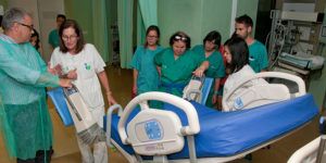 El Gobierno regional refuerza el paritorio del Hospital Universitario de Guadalajara con una nueva y versátil cama de partos