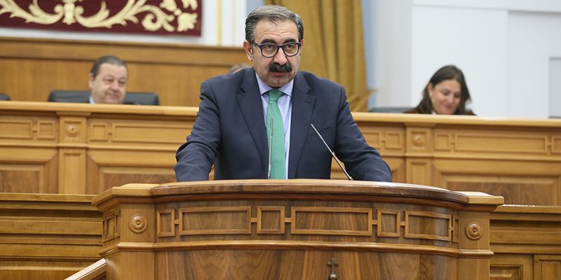 El consejero de Sanidad reitera que el nuevo concurso de transporte sanitario supera al anterior 1 El consejero de Sanidad reitera que el nuevo concurso de transporte sanitario supera en presupuesto medios servicios y condiciones laborales al anterior