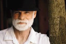 El escritor Gonzalo Moure visita los colegios de Alovera