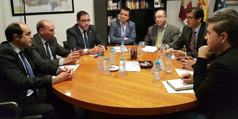 Latre resalta la importante inversión económica que va a destinar la Diputación de Guadalajara en arreglo de caminos rurales