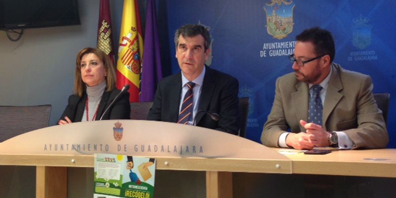 No recoger el excremento de tu perro puede costarte en Guadalajara hasta 1.500 euros de multa