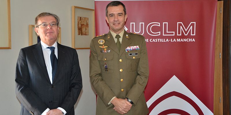 El rector de la UCLM se reúne con el director de la Academia de Infantería de Toledo