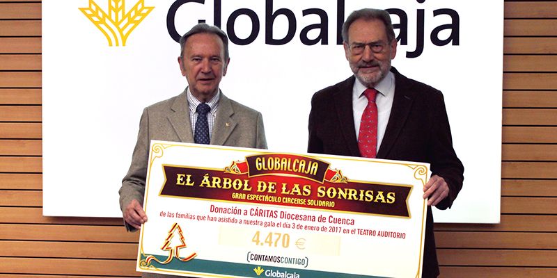 Globalcaja entrega a Cáritas la recaudación del espectáculo solidario «El árbol de las sonrisas»