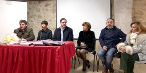 MesaEntregaPremiosMota