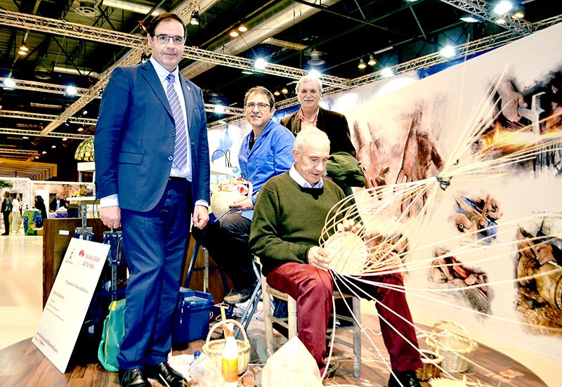 Los artesanos conquenses José Luis Encijo y Conrado Córdoba, satisfechos con su presencia en Fitur 3 Los artesanos conquenses José Luis Encijo y Conrado Córdoba, satisfechos con su presencia en Fitur
