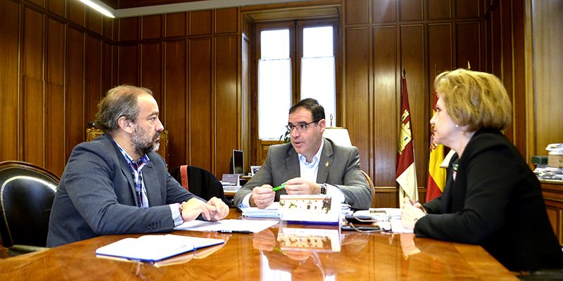 Prieto ve en la UCLM un vehículo para canalizar la decidida apuesta de la institución provincial por la investigación