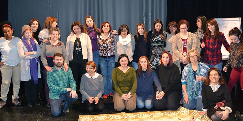 La Junta trabaja para conseguir una participación plena de la mujer en los espacios de toma de decisiones