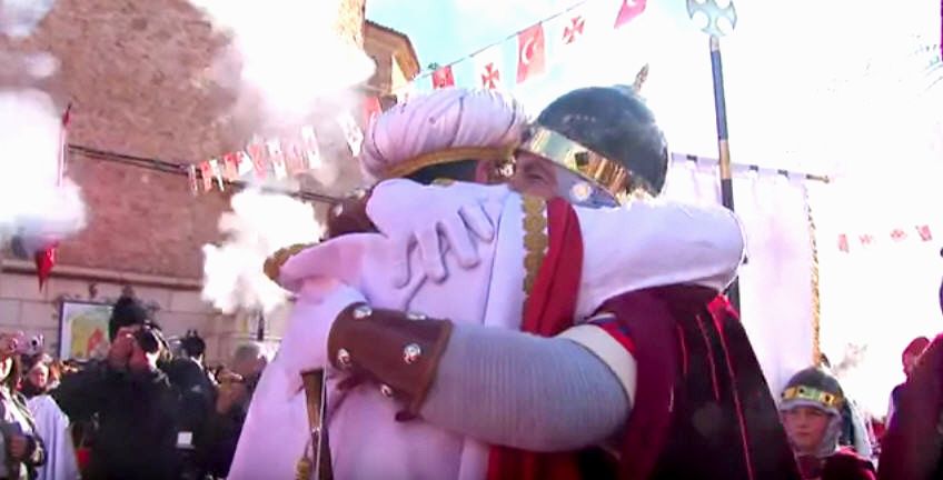 Trabucazos en Valverde de Júcar, Cuenca, en el día grande de las fiestas del Santo Niño