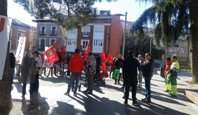 Protestas de los trabajadores de residuos sólidos urbanos ante la Diputación de Guadalajara