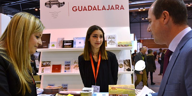 De la Cruz reivindica el agua y las carreteras en FITUR como factores que contribuyen a atraer turismo