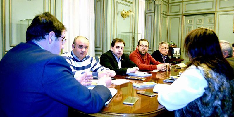 El Ayuntamiento de Huete y la Diputación apuestan por el turismo subterráneo 1 reunion minas1