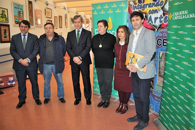 Caja Rural Castilla-La Mancha entrega una ayuda Workin a APACE Toledo por su proyecto “Abriendo caminos”