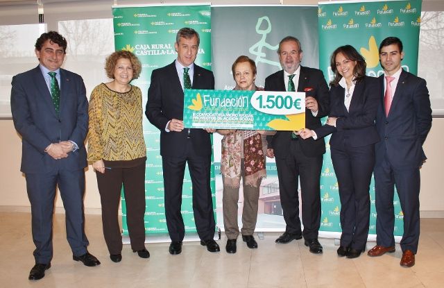 La Fundación Caja Rural CLM entrega una Micro Ayuda de 1.500 € a la Asociación de Parkinson de Villarrobledo