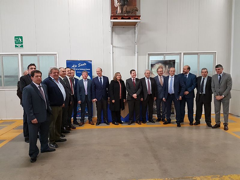 Carlos de la Sierra destaca el apoyo de Globalcaja a la promoción y comercialización del ajo morado de Las Pedroñeras