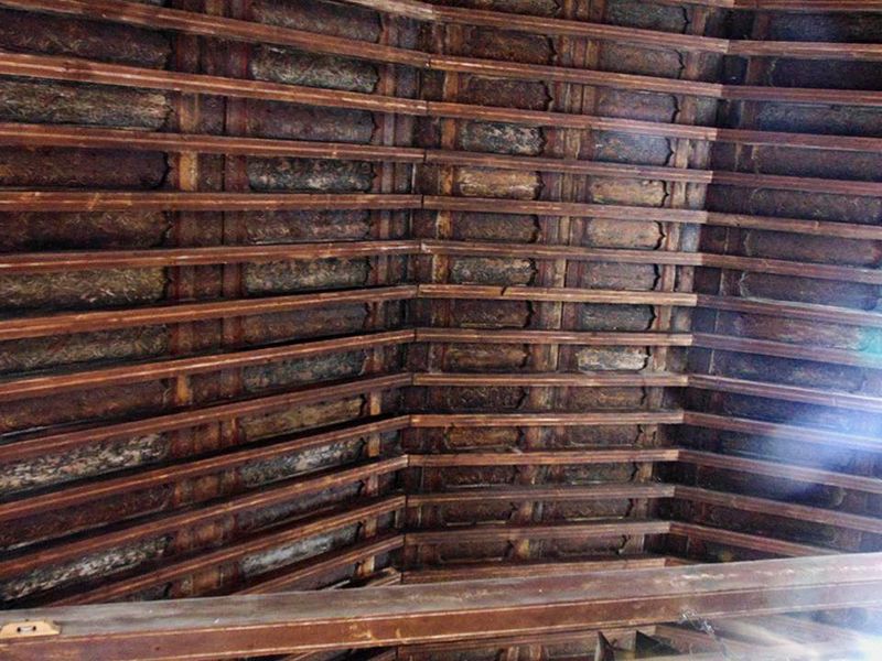 Los vecinos de Las Majadas se movilizan para salvar el artesonado de su iglesia.