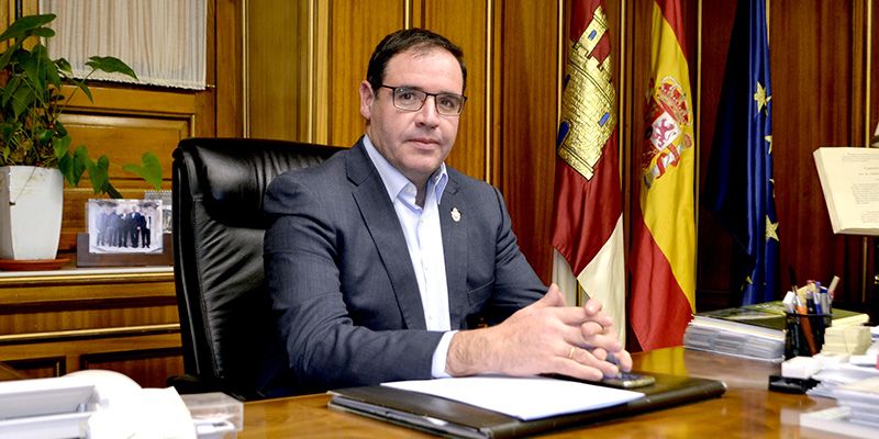 Prieto insiste: “La Junta se limita a aportar el 7% y deja a Diputaciones y Ayuntamientos que soporten el peso del Plan de Empleo”