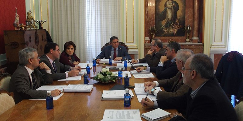 El Consorcio Ciudad de Cuenca restaurará los arcos del ayuntamiento, la Torre de San Gil y creará una zona de juegos en la Plaza de L’Aquila