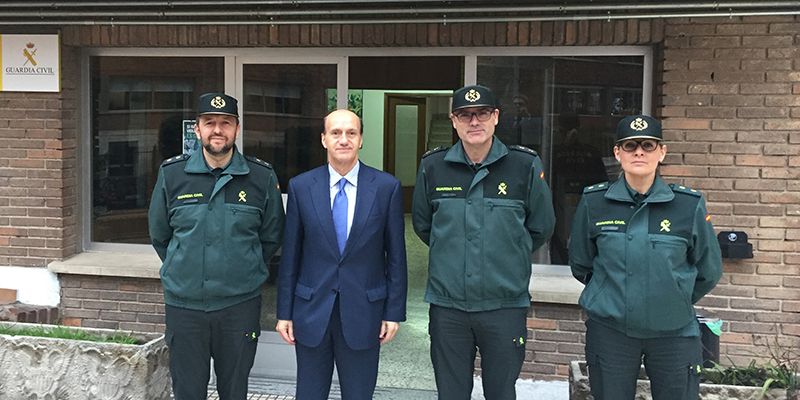 Sánchez-Seco pone en valor el trabajo de la Guardia Civil durante su visita a la Comandancia de Guadalajara