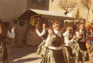 Raíces del Liberal hace 30 años en La Endiablada. “Que los suenen mama, que los suenen. Que el año que viene ya los sonaré yo lo mejor que pueda”. 4 DANZANTES