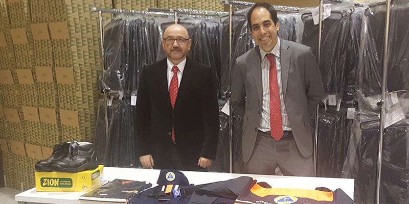 El Gobierno regional entrega 849 uniformes para los voluntarios de 58 agrupaciones de Protección Civil