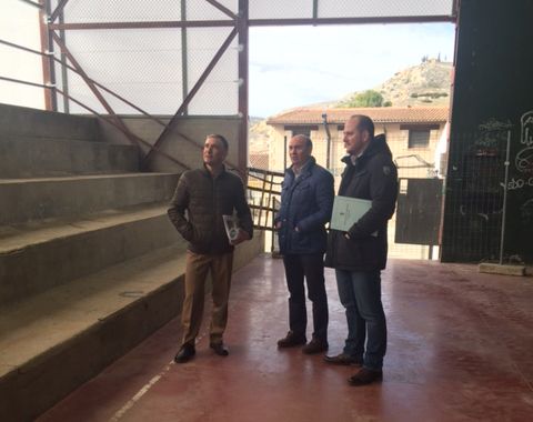 José Manuel Latre comprueba el resultado de varias obras de mejora en instalaciones deportivas de la provincia