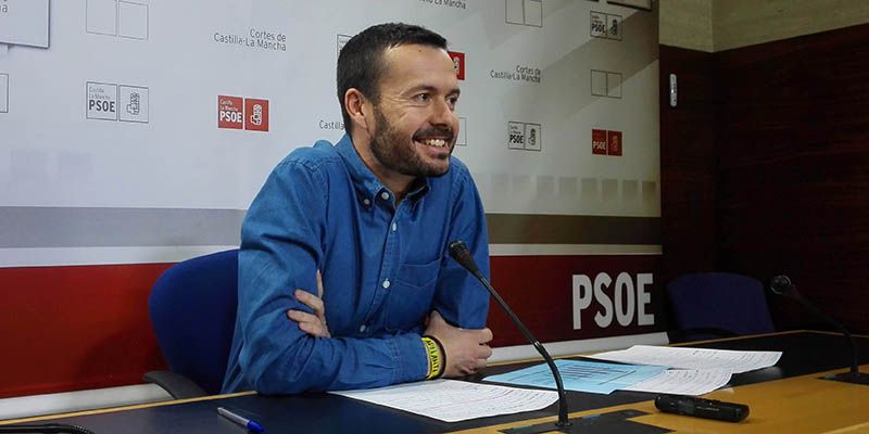 Escudero se pregunta si Cospedal podrá aguantar la presión en sus cuatro cargos