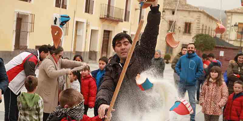 Pareja celebra por todo lo alto el Jueves Lardero