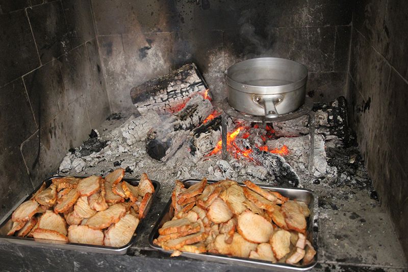 Tamajón vive la segunda parte de su fiesta de la matanza