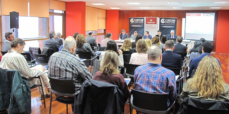 Medio centenar de empresarios de Guadalajara se informan sobre los planes de movilidad vial en la empresa