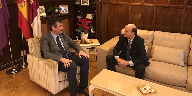 Encuentro entre el alcalde de Guadalajara y el subdelegado del Gobierno