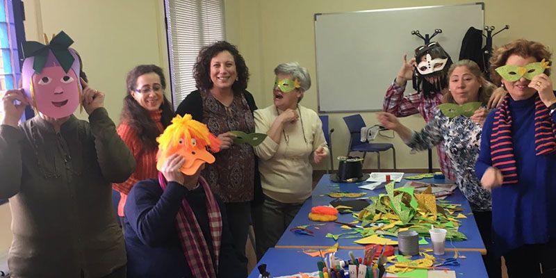 El taller de disfraces para mayores del Ayuntamiento de Guadalajara, a pleno rendimiento