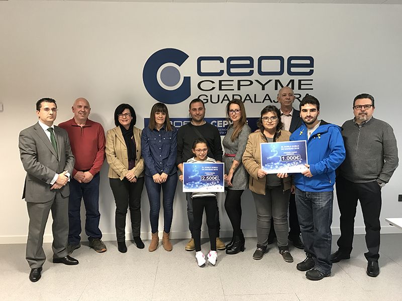 Los ganadores del «Doble, doble de Navidad» de Fedeco realizan su maratón de compras en Guadalajara