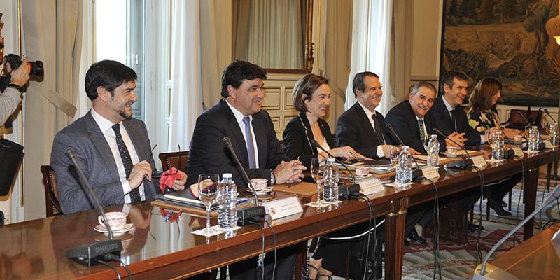 El alcalde de Guadalajara participa ayer en el encuentro celebrado entre la FEMP y el Gobierno