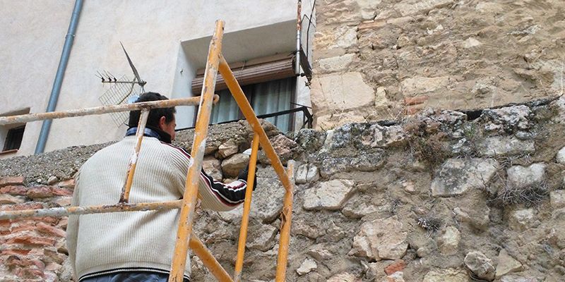 Comienzan las obras de consolidación de uno de los muros de la antigua Iglesia de San Gil