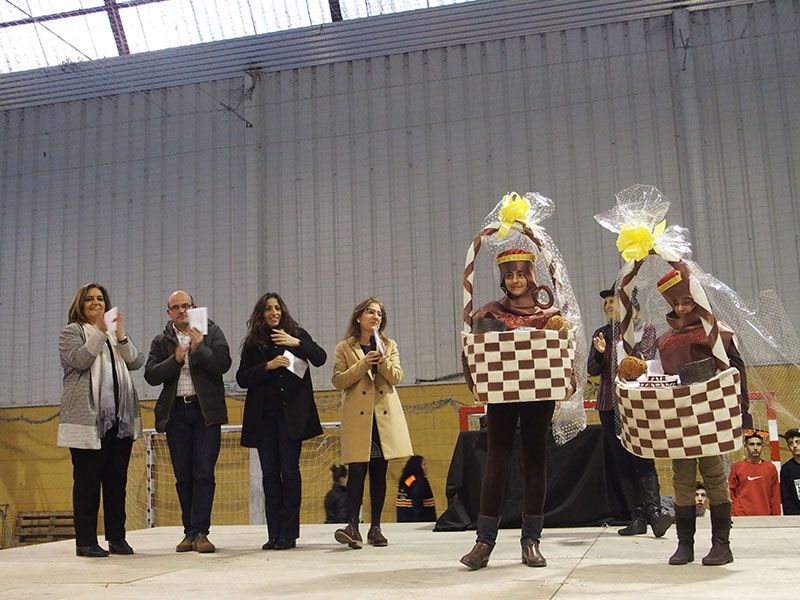 El desfile del Carnaval llena de color y ritmo las calles de Cuenca 3 El desfile del Carnaval llena de color y ritmo las calles de Cuenca