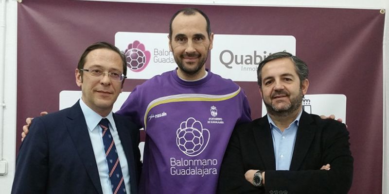 César Montes renueva con el BM Guadalajara para las próximas dos temporadas