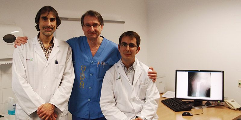 Traumatólogos del Hospital de Ciudad Real realizan con éxito el primer reemplazo total de fémur que se hace en Castilla-La Mancha