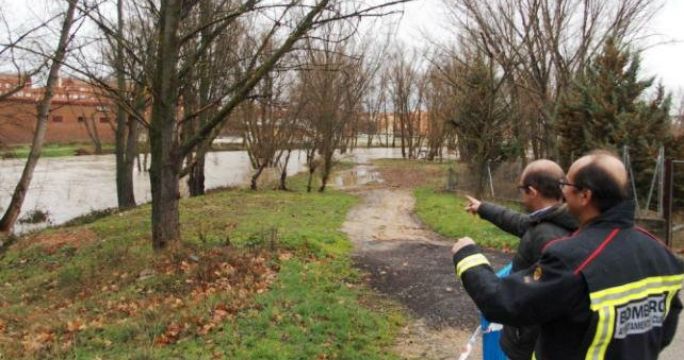 El Ayuntamiento de Cuenca insta a una comunidad de vecinos a controlar un escape de gasoil al Júcar