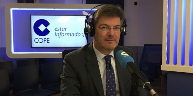 Catalá cree que es «impropio de la democracia» el número montado por Mas en Barcelona