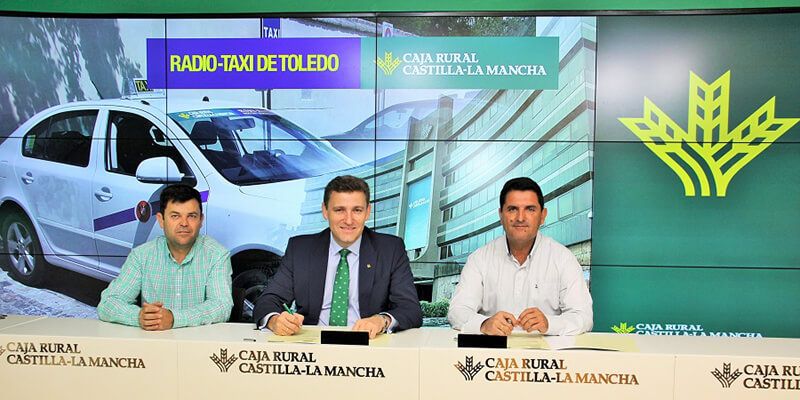 Los taxistas de Toledo renuevan su convenio con Caja Rural Castilla-La Mancha