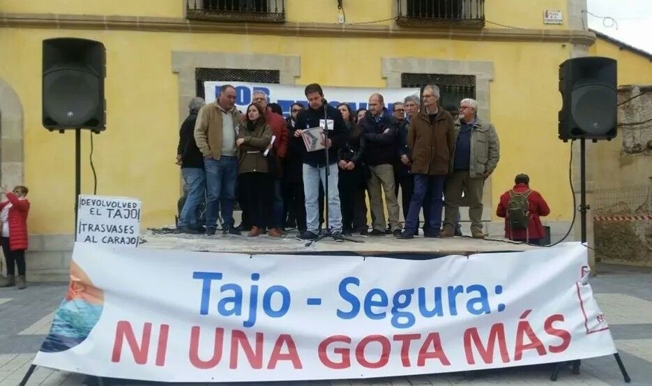 Los Ribereños condenan el trasvase y reivindican "ni una gota más" del Tajo al Segura