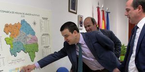 El consejero de Agricultura Francisco Martínez Arroyo Francisco Martínez Arroyo mantiene una reunión con la Asociación de Desarrollo Rural Molina de Aragón Alto Tajo