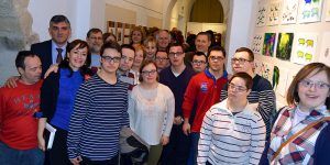 Foto de grupo inauguración expo ADOCU