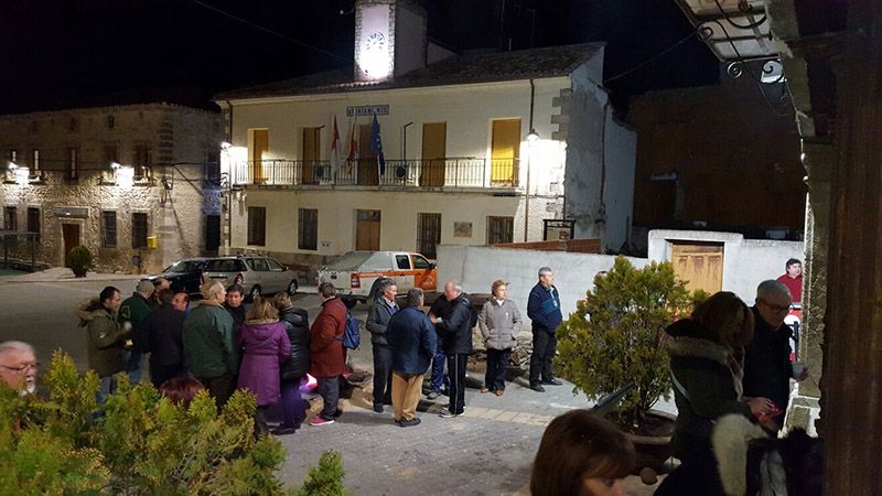 Los parejanos terminan el carnaval compartiendo patatas y sardinas asadas