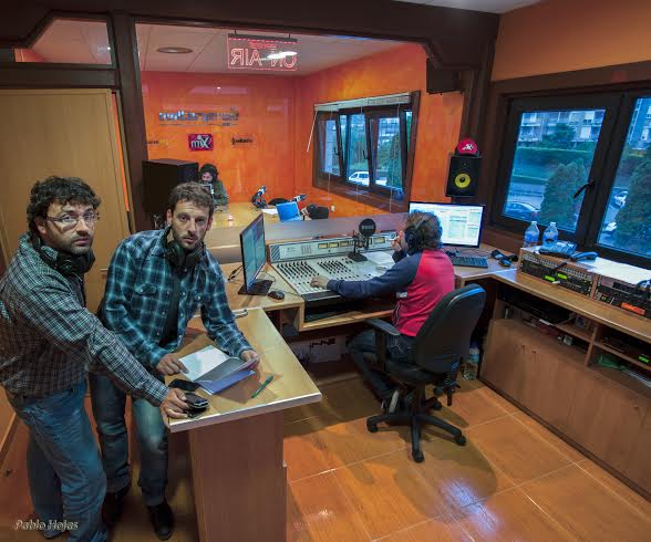 La Facultad de Periodismo acoge la conferencia ‘A ambos lados de los medios’
