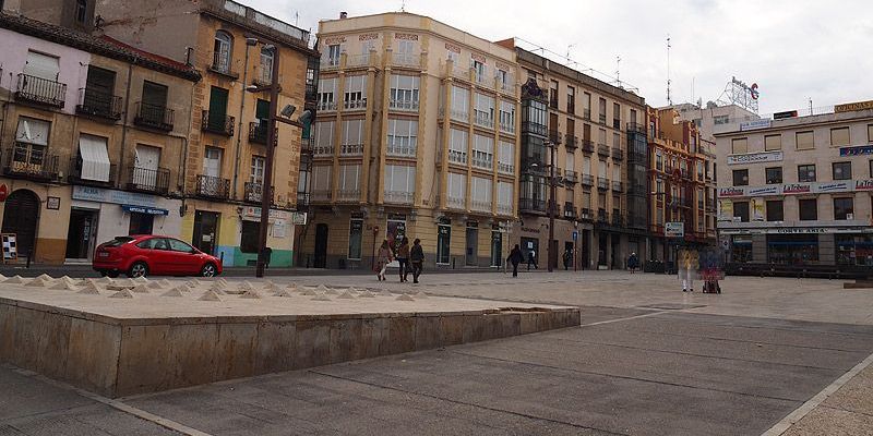 La Plaza de los Caídos de Guadalajara pasa a denominarse Plaza de España