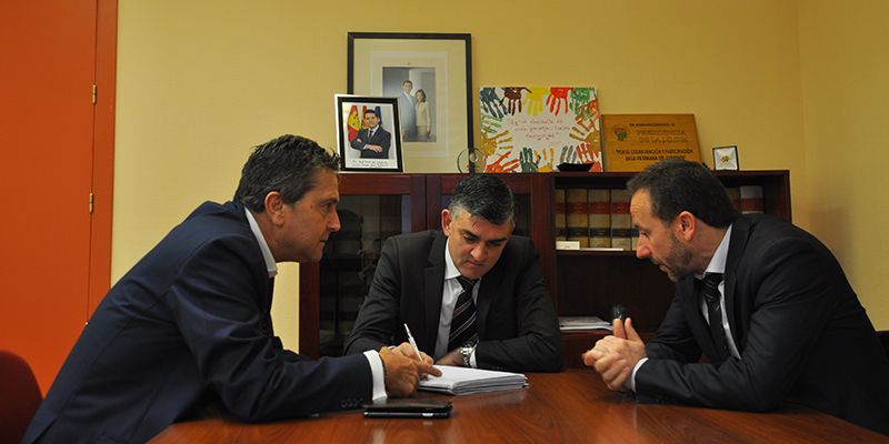 Godoy se interesa por el problema de la falta de examinadores en la provincia de Cuenca